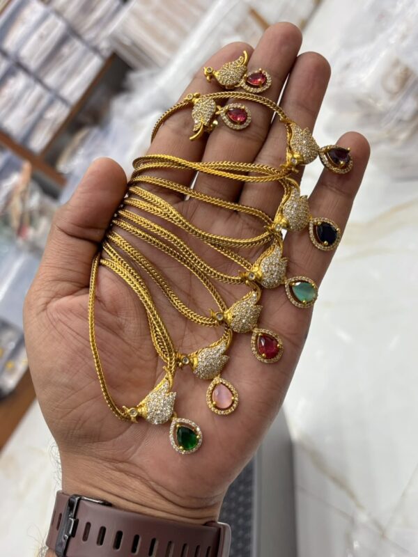 NECKLACE
