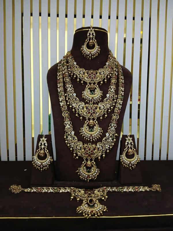 NON IDOL SEMI BRIDAL SET