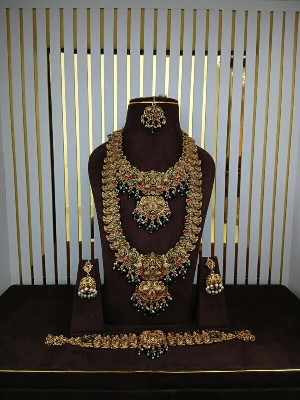 NON IDOL SEMI BRIDAL SET